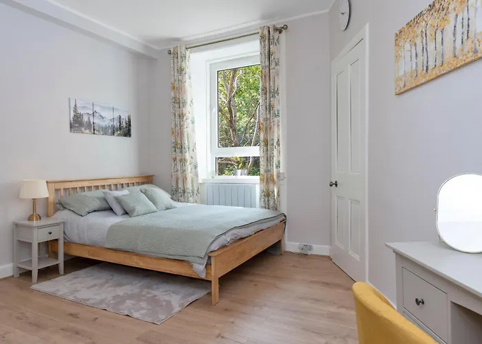 Lovely Haymarket Apartment - Central Edinburgh